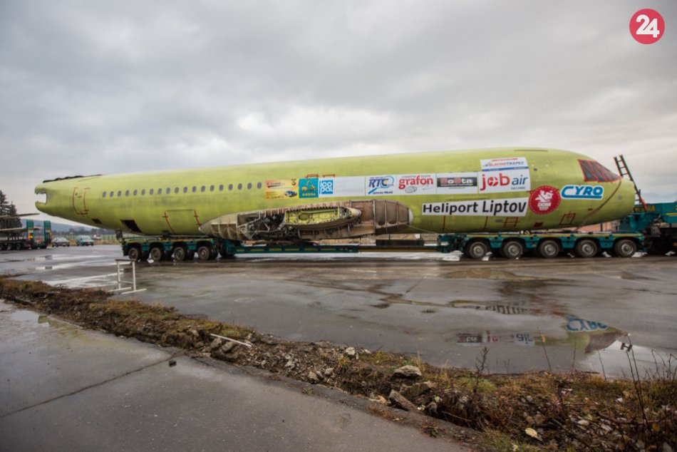 Ilustračný obrázok k článku Nová atrakcia v Mikuláši: Do mesta priviezli olympijský Airbus A320, FOTO a VIDEO
