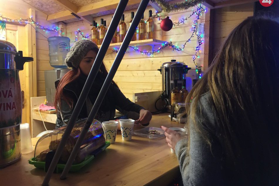 Ilustračný obrázok k článku Ceny vo vianočnom mestečku v Nitre išli hore: Koľko stojí punč či varené víno?