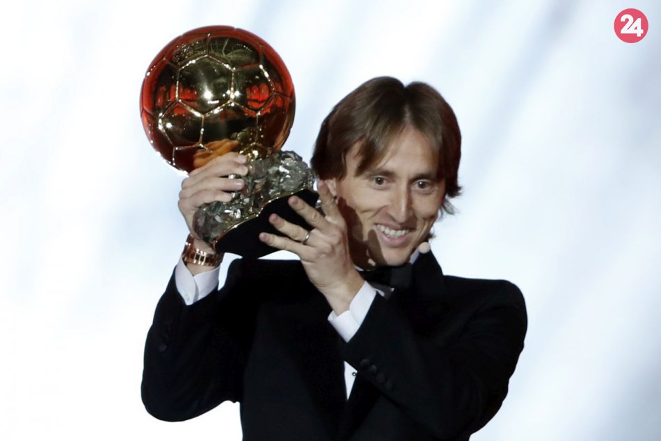 Ilustračný obrázok k článku Zlatú loptu za najlepšieho futbalistu získal Modrič: Z trónu zosadil Ronalda