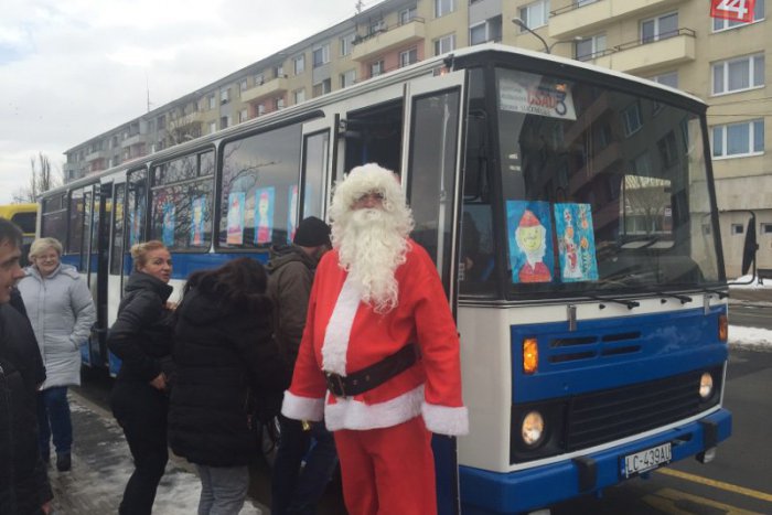 Ilustračný obrázok k článku Sladké cestovanie: Cestujúcich v autobusoch čaká mikulášska akcia