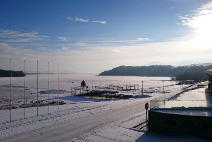 Ilustračný obrázok k článku Špeciálne vianočné trhy na Liptovskej Mare: Čo sa chystá?