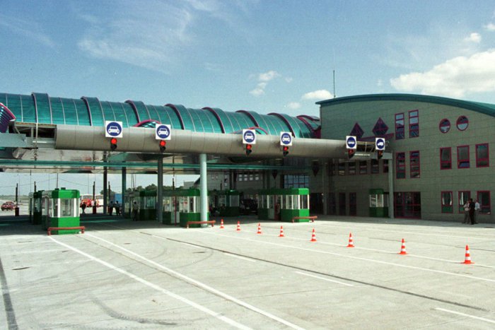 Ilustračný obrázok k článku Za hraničným priechodom Jarovce-Kittsee narazila 52-ročná vodička do stromu