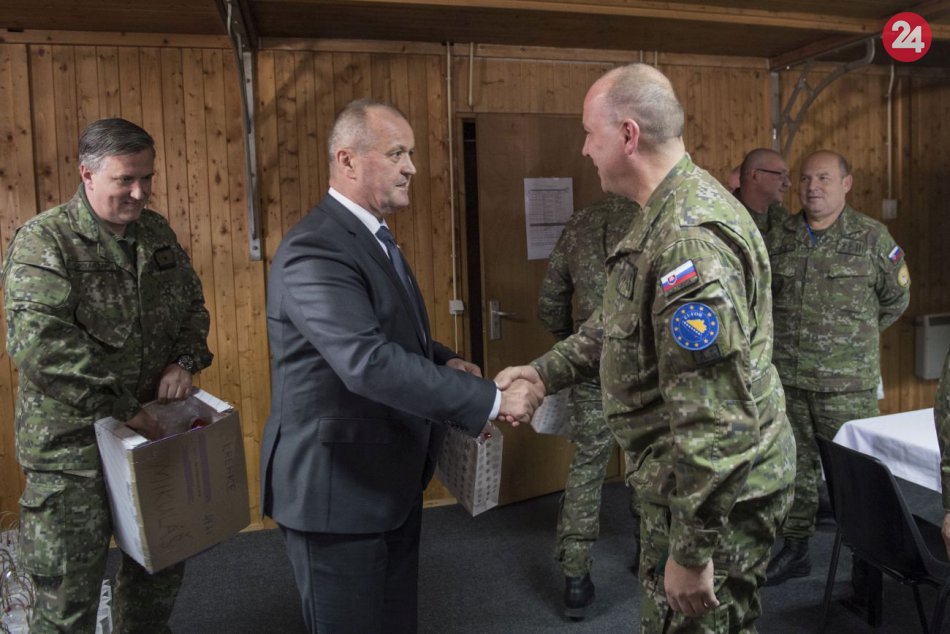 Ilustračný obrázok k článku Minister obrany navštívil našich vojakov v Bosne a Hercegovine: Dostali darčeky