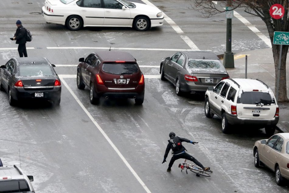 Ilustračný obrázok k článku Žilina bojuje so silnou poľadovicou: Mesto nasadilo všetky mechanizmy