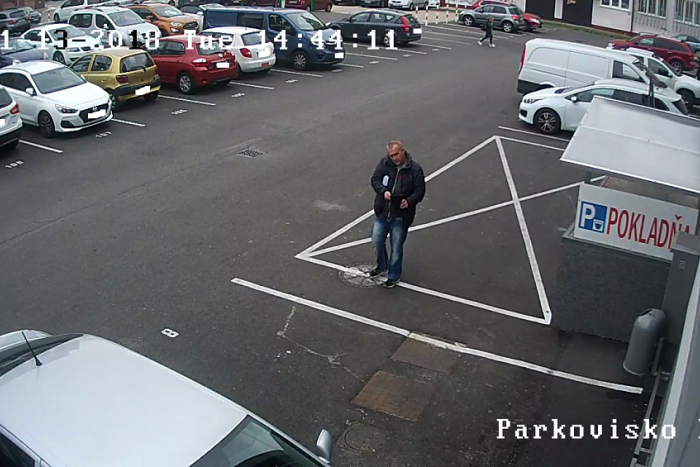 Ilustračný obrázok k článku Trenčianski policajti prosia o pomoc: Nepoznáte muža na FOTKÁCH?