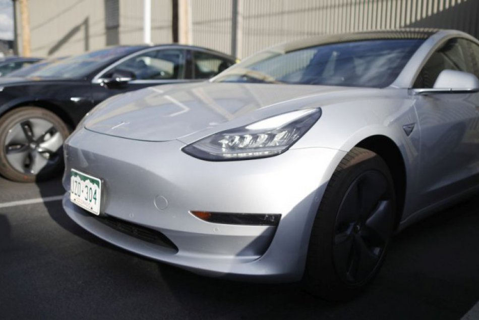 Ilustračný obrázok k článku SVET O SLOVENSKU: V Tesle nečakane končí vysokopostavený Slovák, dôvody sú nejasné