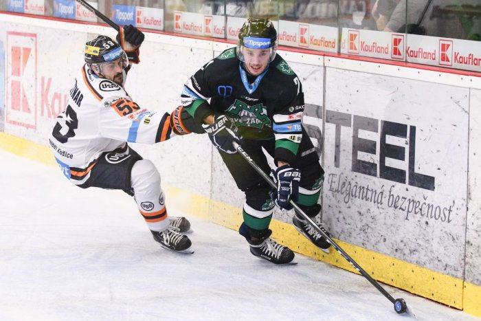 Ilustračný obrázok k článku Hráč Nových Zámkov spoznal trest za úder rozhodcu: Bajtek dostal desaťzápasový trest