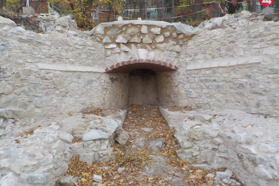 Ilustračný obrázok k článku Zachránili ruinu Rákocziho altánku na Zobore: V práci chcú pokračovať, FOTO