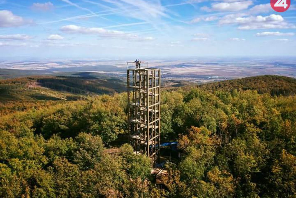 Ilustračný obrázok k článku Pod Veľkou Homolou vyrastie nový turistický prístrešok, v Zálesí drevený amfiteáter