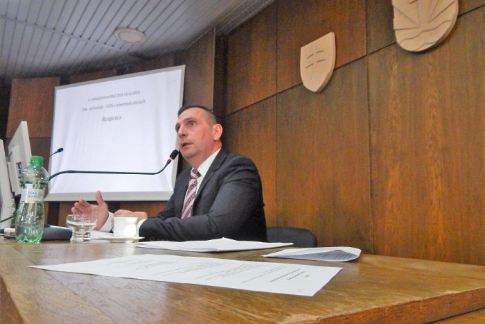 Ilustračný obrázok k článku Primátor Antal o prioritách na ďalšie štyri roky: Zimák, plaváreň aj nové byty