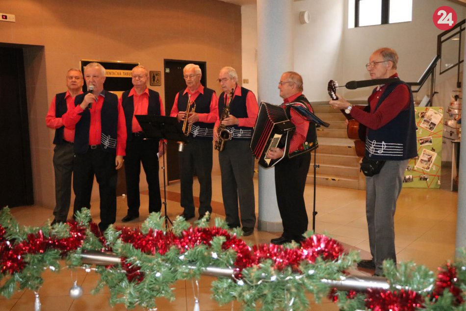 Ilustračný obrázok k článku Na Mestský úrad prišli seniori aj deti: Potom nasledovalo krásne vianočné vystúpenie