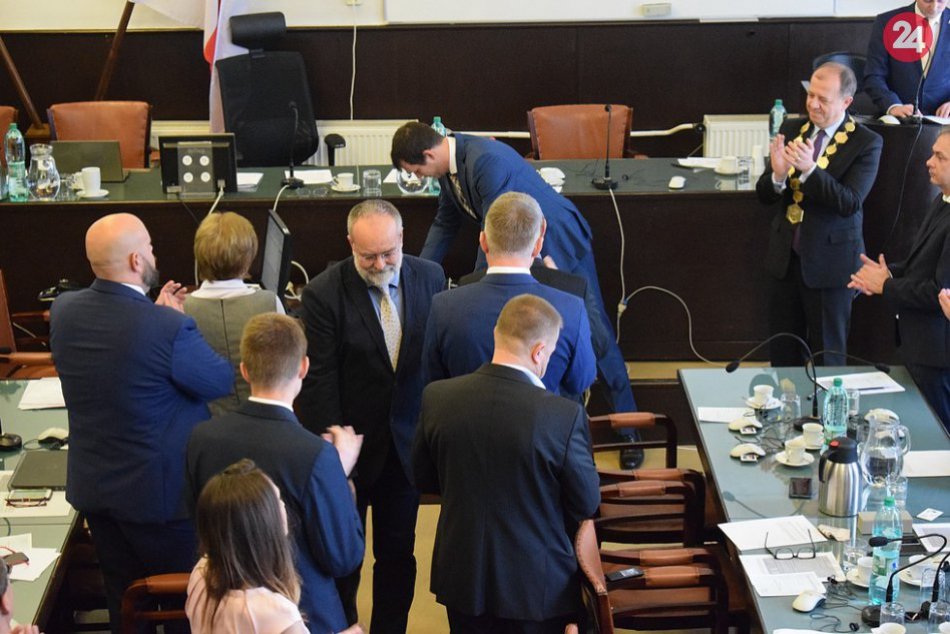 Ilustračný obrázok k článku Vyjde to po viac ako roku? MENÁ kandidátov na hlavného kontrolóra Trenčína