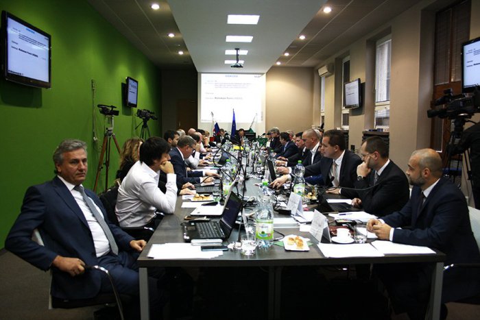 Ilustračný obrázok k článku Zmeny v mestských komisiách v Zámkoch: Rokovací poriadok má viacero trhlín