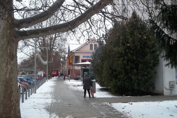 Ilustračný obrázok k článku Šaľanom rozdajú posypovú soľ: Technika sa všade nedostane