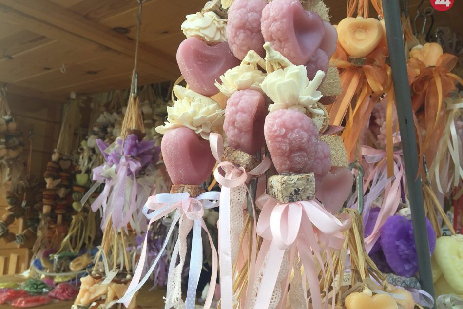 Ilustračný obrázok k článku FOTO: Na Vianočných trhoch nájdete i stánky s kreatívnym sortimentom, kúpite i hélium