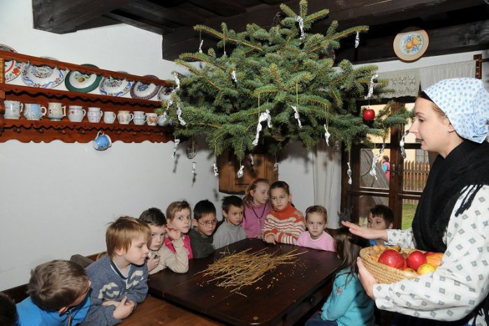 Ilustračný obrázok k článku Boháč z pšenice, chudobný z raže: V obciach Novohradu mali na Štedrý deň viaceré zvyky