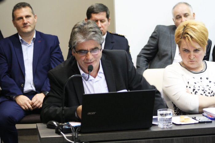 Ilustračný obrázok k článku Výhrady voči práci hlavného kontrolóra: Poslanci mu zrušili odmeny, primátor uznesenie nepodpísal