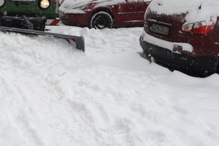 Ilustračný obrázok k článku Breznianski techničiari majú jasný odkaz: Bezohľadní vodiči nám bránia v práci!