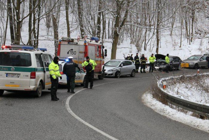 Ilustračný obrázok k článku FOTO: Vodička s vyše tromi promile sa zrazila s ďalším autom, v aute mala fľašu vodky!