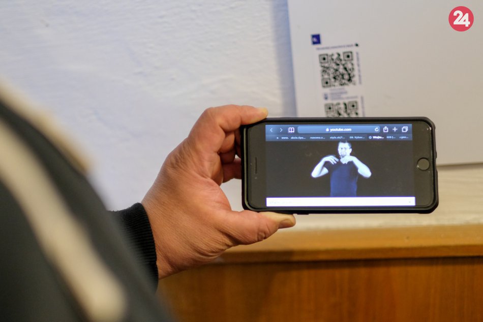 Ilustračný obrázok k článku Novinka pre sluchovo postihnutých: Múzeum spustilo prehliadky v posunkovej reči