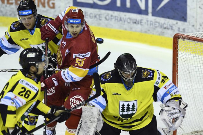 Ilustračný obrázok k článku Bližňák a Dukla Trenčín ukončili spoluprácu: Dôvodom sú zdravotné problémy skúseného centra