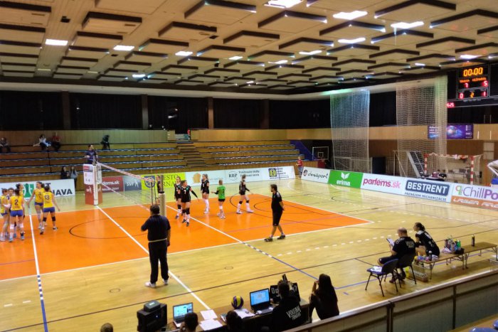 Ilustračný obrázok k článku Domáca príchuť prehry: Volejbalistky HIT UCM Trnava podľahli  Kežmarku