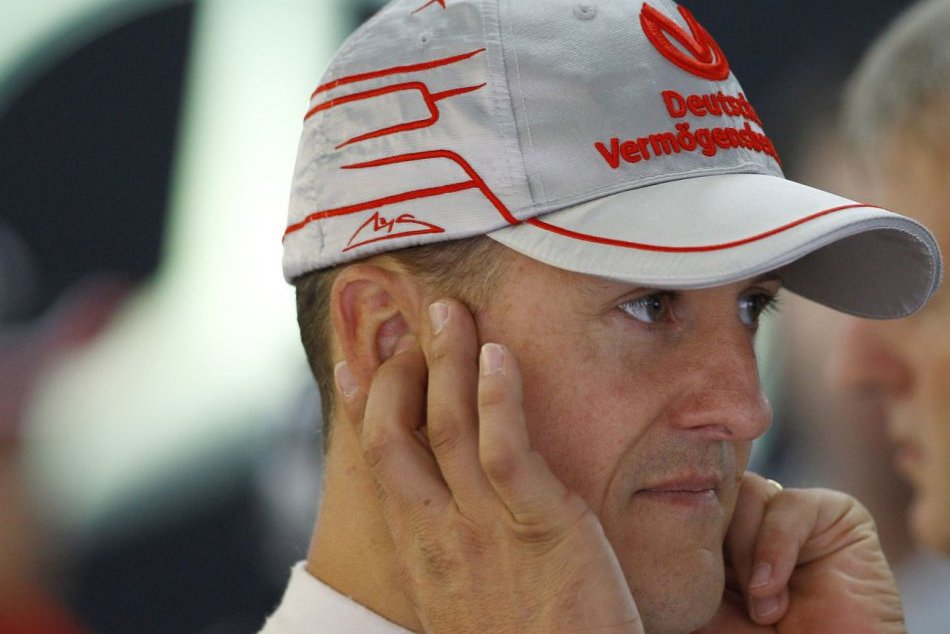 Ilustračný obrázok k článku Posledná šanca pre legendárneho pilota F1? Schumacher ide na netradičnú OPERÁCIU!