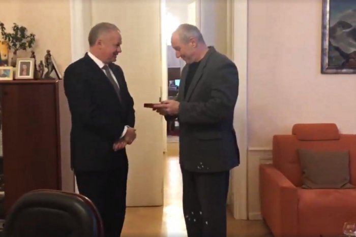 Ilustračný obrázok k článku Pápež František poslal dar Bezákovi: Osobne mu ho odovzdal prezident Kiska