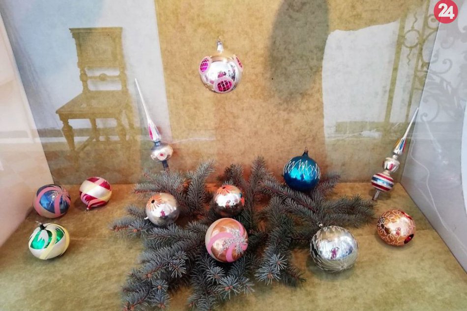 Ilustračný obrázok k článku Vianočné ozdoby sa v Hlohovci vyrábali 43 rokov: Vyvážali sa až za oceán