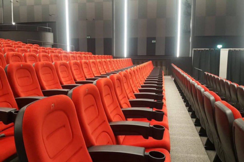Ilustračný obrázok k článku Kino Úsmev po rekonštrukcii: V multifunkčnej sále budú bývať aj koncerty, FOTO
