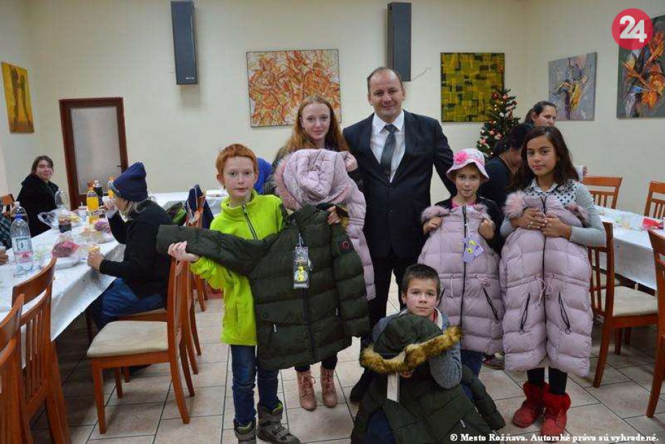 Ilustračný obrázok k článku Radnica nezabudla ani na chudobných: Okrem kapustnice dostali ešte niečo, FOTO