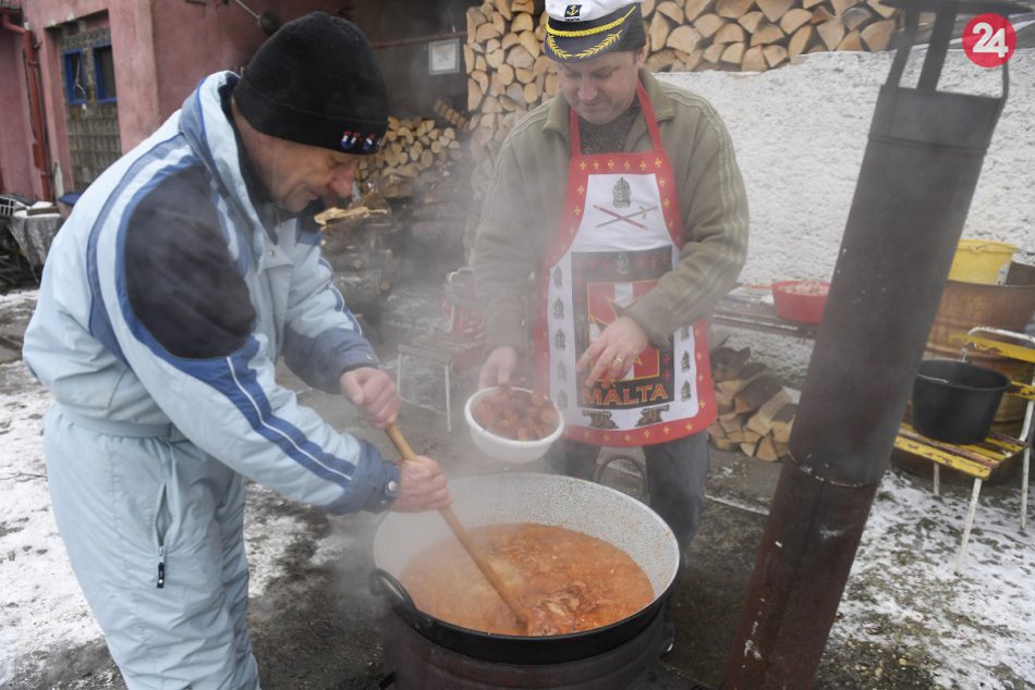 Ilustračný obrázok k článku V Charitnom dome sv. Alžbety hostili ľudí bez domova kapustnicou