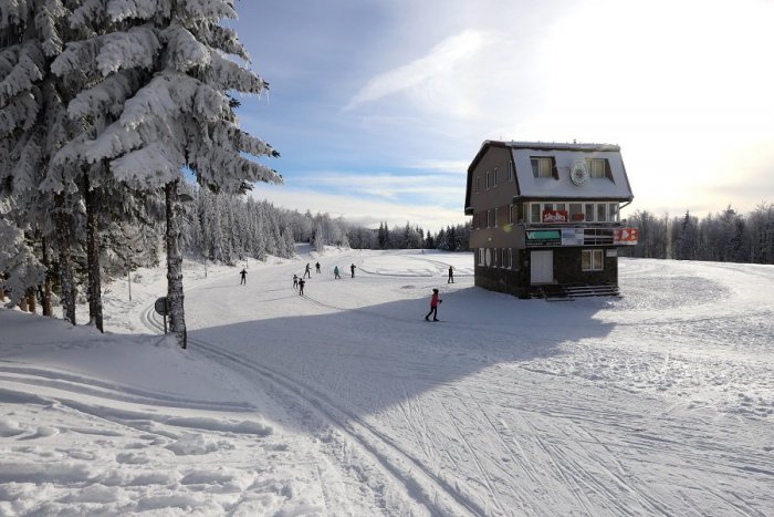 Ilustračný obrázok k článku Skalku ovládli bežkári: Rozprávkovo zasnežené ZÁBERY z tratí