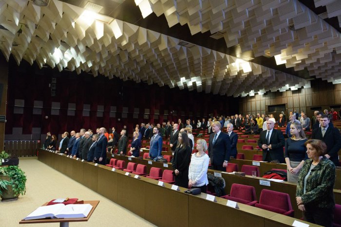 Ilustračný obrázok k článku Poslanci kritizujú financovanie športu: Staré vedenie sľúbilo HK Nitra 170-tisíc eur