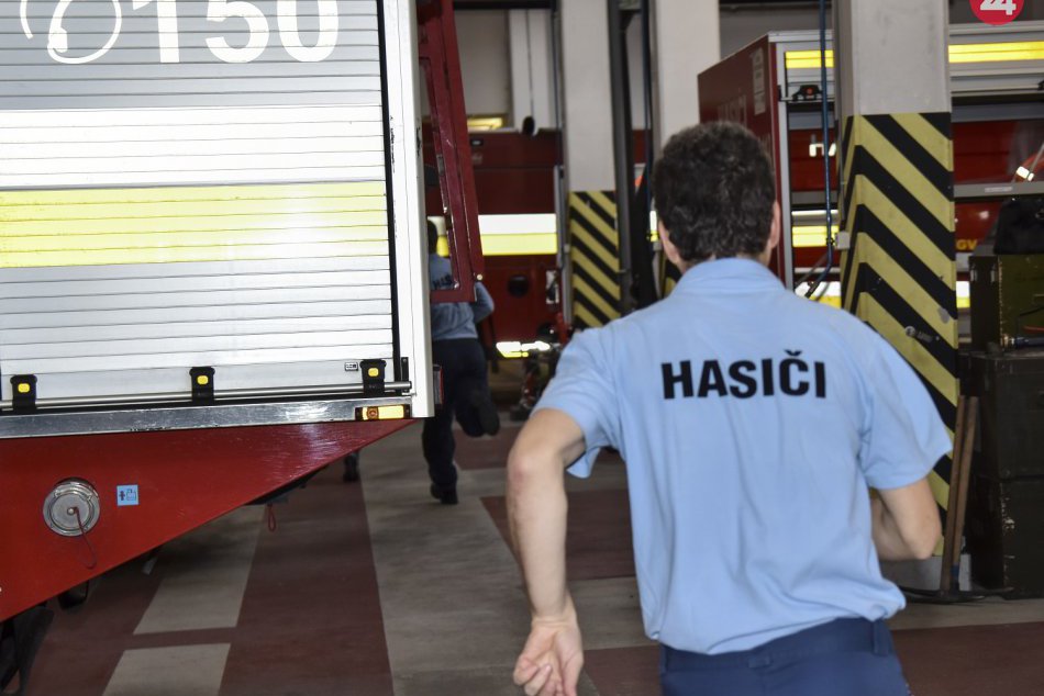 Ilustračný obrázok k článku V lyžiarskom stredisku uviazlo na lanovke asi 20 ľudí: Na mieste zasahujú hasiči