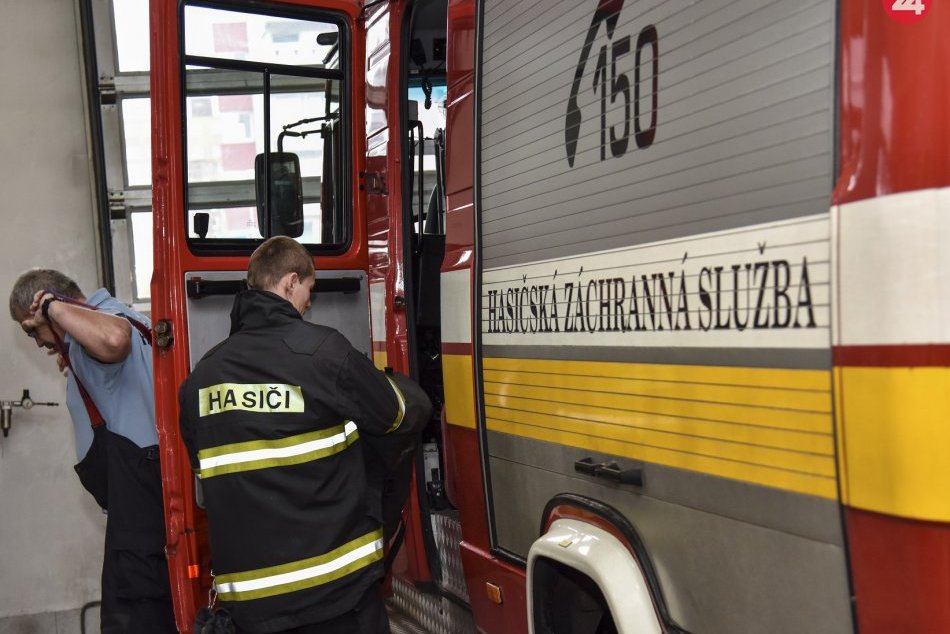 Ilustračný obrázok k článku Elektroinštalácia v plameňoch: Hasiči ratovali zraneného