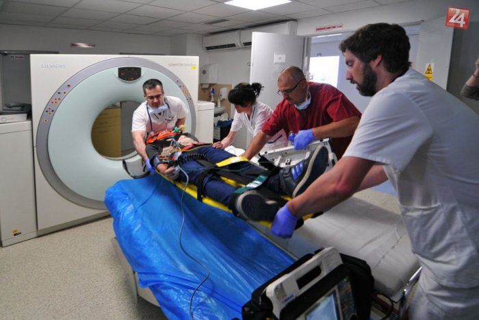 Ilustračný obrázok k článku Lekári mali rušnú noc. Na Štedrý deň skončili na urgente stovky ľudí