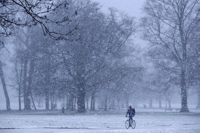 Ilustračný obrázok k článku RANNÁ ŠTVORKA: Piatok prinesie snehové prehánky, meniny majú Ivana a Ivona
