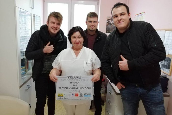 Ilustračný obrázok k článku Rockeri z Trenčína urobili pekný skutok: Primárke Neurologického oddelenia odovzdali takmer 1 600 eur