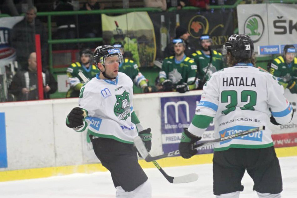Ilustračný obrázok k článku Galapredstavenie v Nových Zámkoch: MHC deklasovalo na domácom ľade Žilinu, FOTO