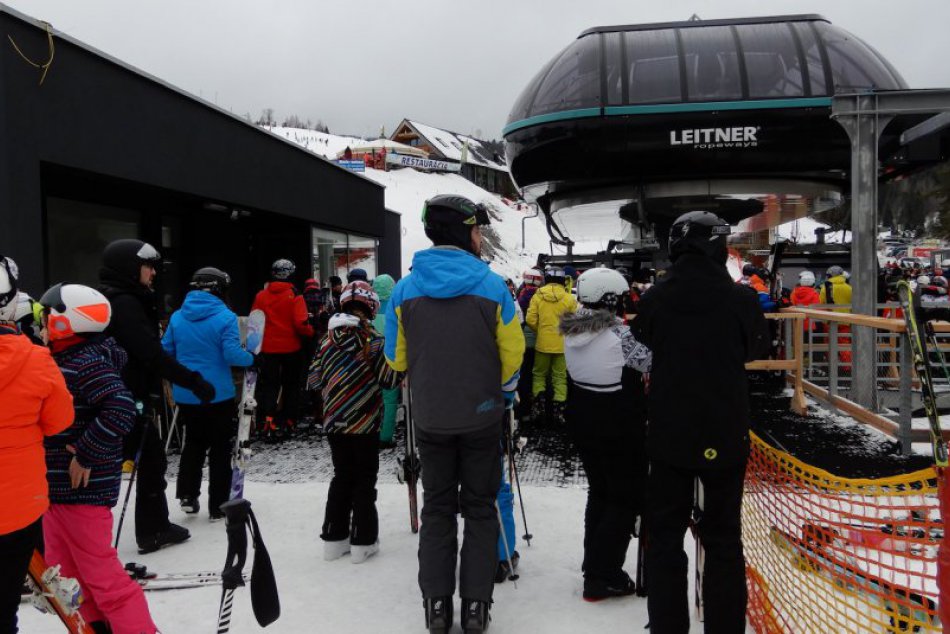 Ilustračný obrázok k článku Naše hory sú plné dovolenkárov: Nápor turistov cítia aj v stredisku Bachledka