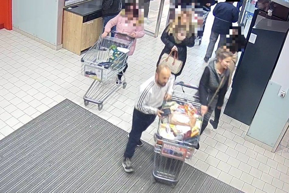 Ilustračný obrázok k článku Spoznali ste ich na FOTO? Polícia má prosbu po udalosti v prešovskom obchoďáku