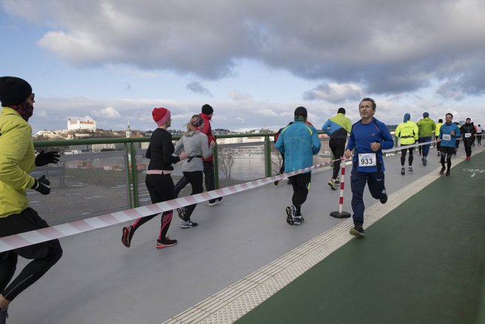 Ilustračný obrázok k článku Po štvorročnej covidovej pauze je tu Silvestrovský beh cez bratislavské mosty
