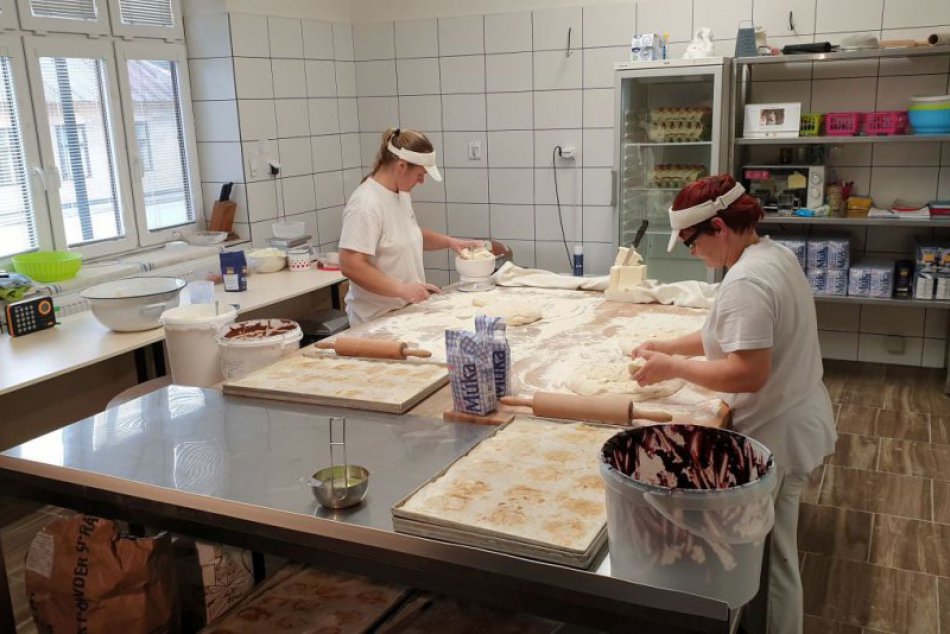 Ilustračný obrázok k článku Obnova výroby muránskych buchiet pomohla. V Muráni vytvorila 6 pracovných miest