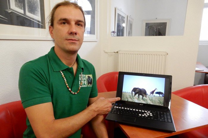 Ilustračný obrázok k článku Namiesto biznisu pomáha prírode: Humenčan sa venuje čisteniu pralesov v Ugande!