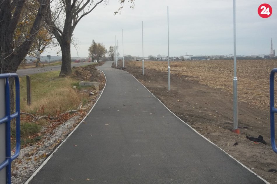 Ilustračný obrázok k článku Cyklotrasa do Vrábeľ: Podľa viceprimátora jej výstavba ohrozuje stovky stromov