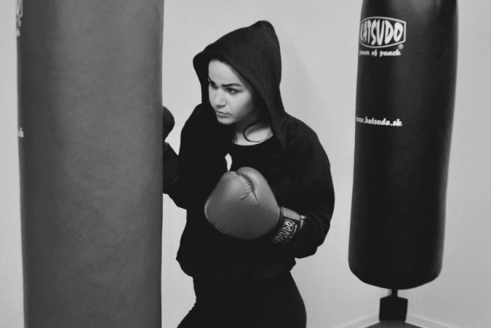 Ilustračný obrázok k článku Nikola z okresu Humenné je opäť majsterkou Slovenska v boxe: Titul jej vybojovala láska!