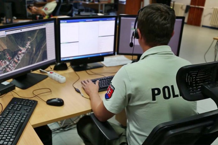 Ilustračný obrázok k článku Policajti sa vlani nezastavili: Na tiesňovú linku ľudia volali každých 49 SEKÚND
