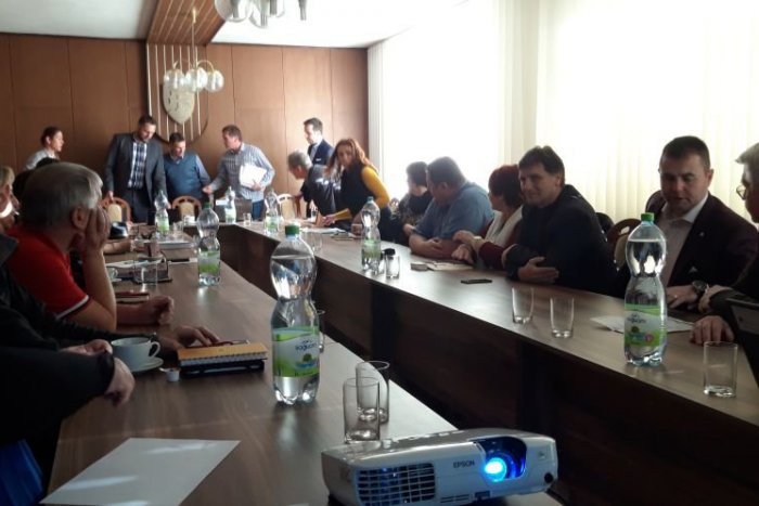 Ilustračný obrázok k článku AGEL a predstavitelia mesta si sadli za jeden stôl: Čo prinieslo ich rokovanie?