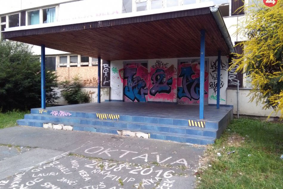 Ilustračný obrázok k článku Z bývalého gymnázia na multifunkčnú budovu? Architekti sa môžu činiť